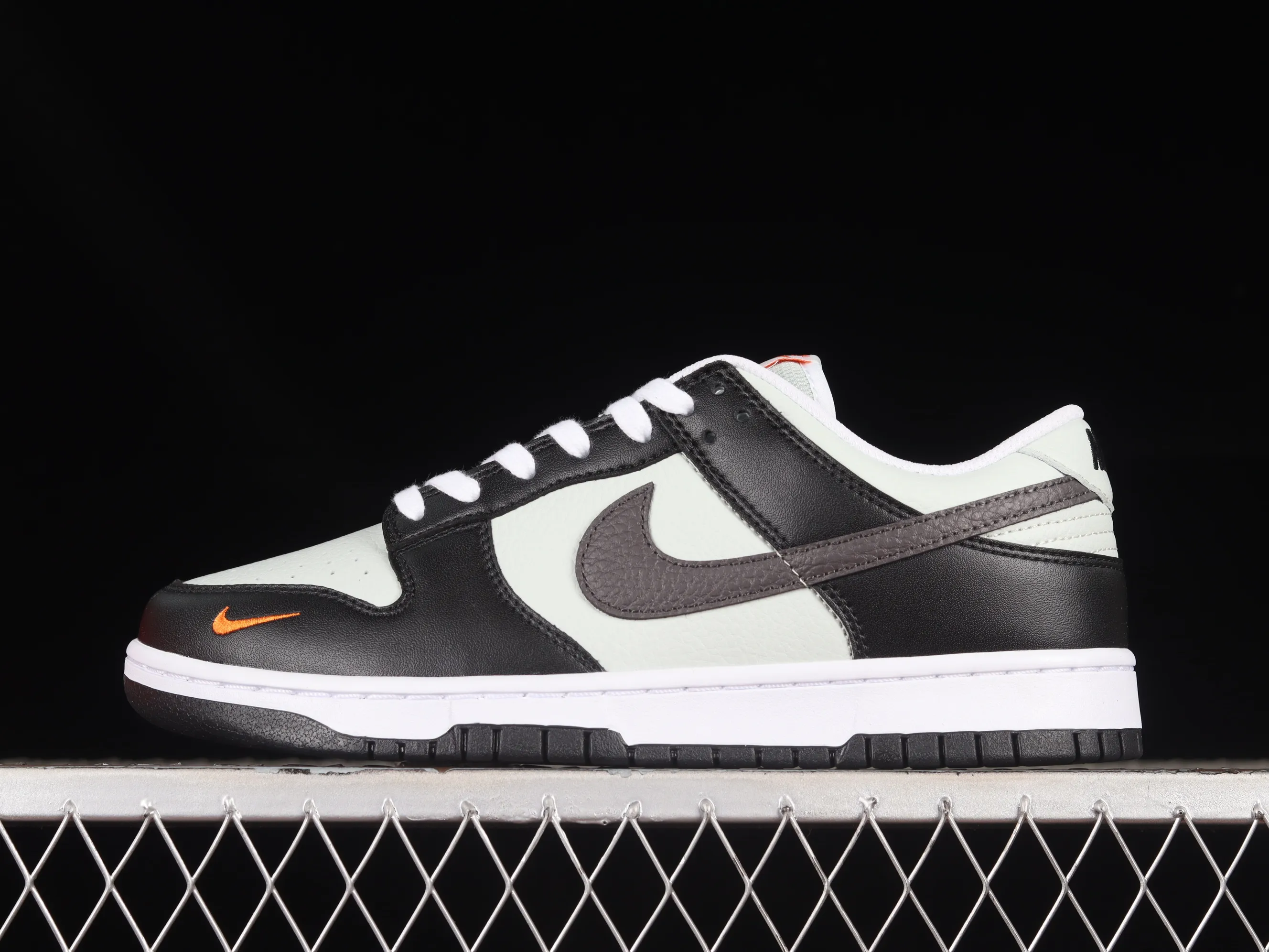 All categories Nk SB Dunk series Nk SB Dunk Low low-top sneakers Nk Dunk Low "Mini Orange Swoosh" SB low-top sports and leisure sneakers FN7808-001